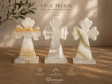 Cruz Trébol en Ónix Blanco natural de Tehuacán · 9 cm