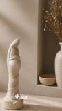 Escultura Virgen de la Dulce Espera • Mármol Natural 22 cm