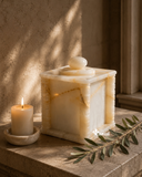 Urna Funeraria de Ónix Blanco Natural con Columnas Artesanales | Colección Memorial Marmorell
