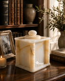 Urna Funeraria de Ónix Blanco Natural con Columnas Artesanales | Colección Memorial Marmorell