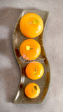 Juego de manzanas de ónix naranja natural con base de mármol