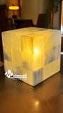 LAMPARA CUBO DE MARQUETERIA DE ONIX 15X15X15