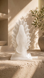 Virgen de Guadalupe en Ónix Blanco · 18 cm